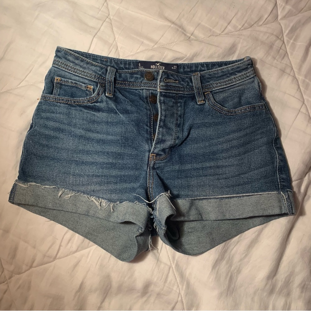 Hollister High-rise Mom Jean Short 3”